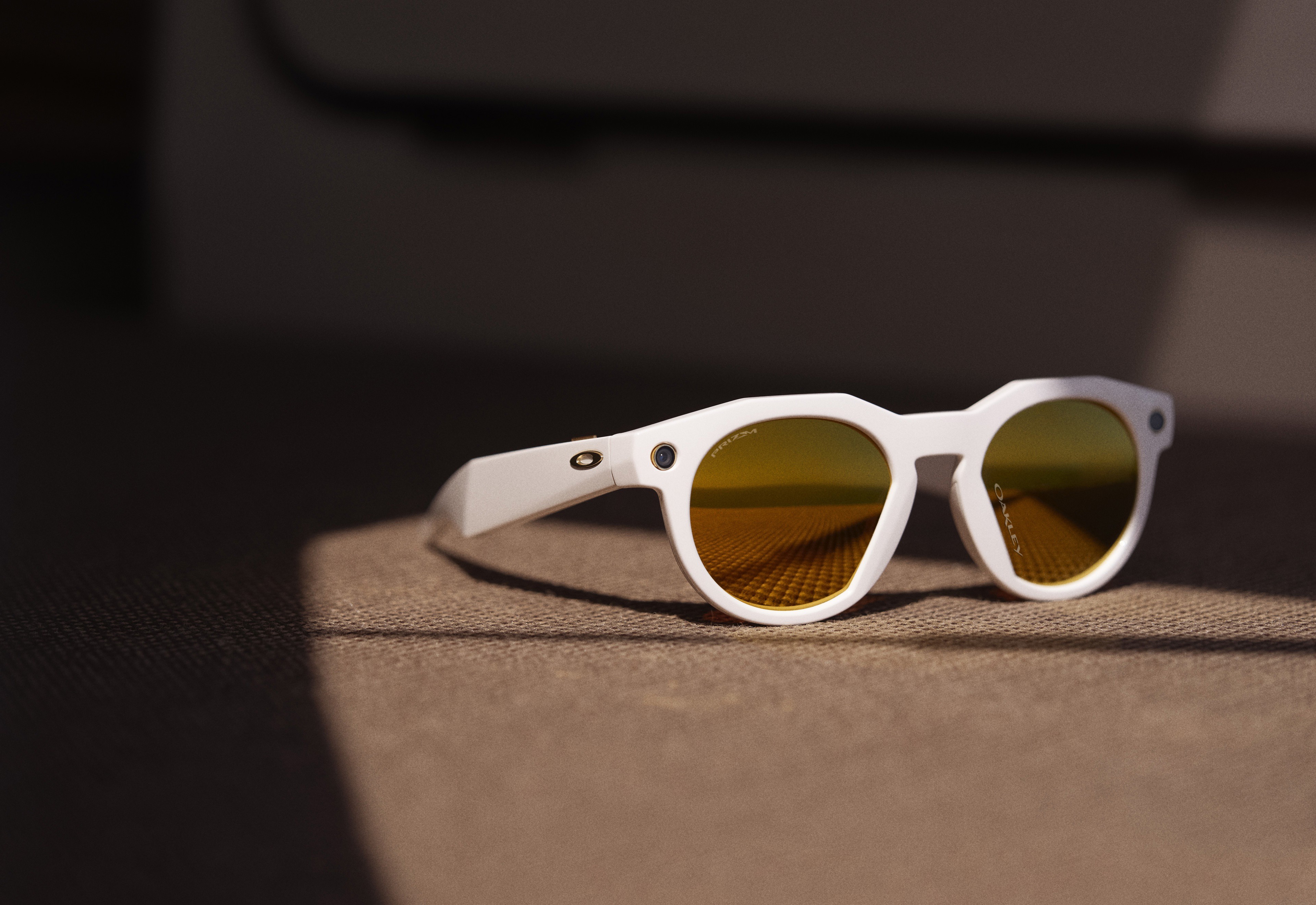 Las nuevas gafas Oakley Meta HSTN con capacidades de IA para el deporte ...