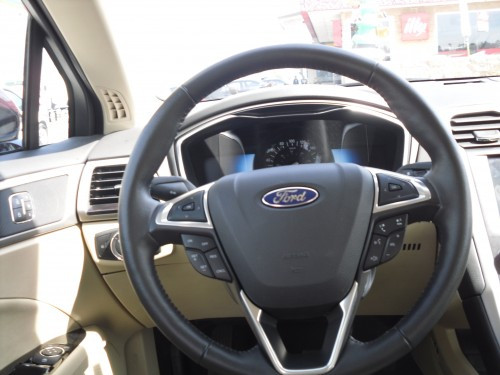 Ford Fusion hu00edbrido volante 500x375