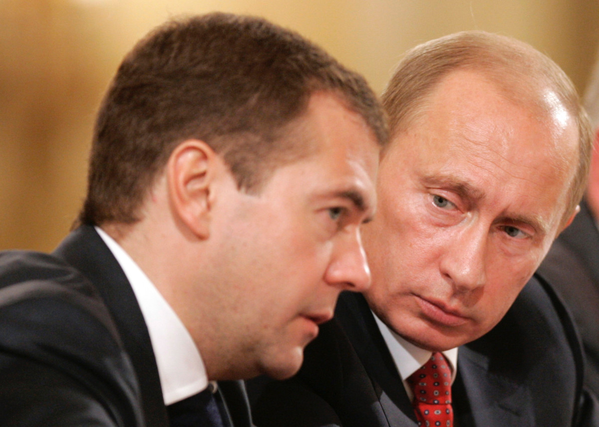 Dmitry Medvedev (con Putin)