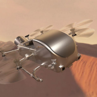 Impresión artística de Dragonfly volando sobre las dunas de Titán, la luna de Saturno.