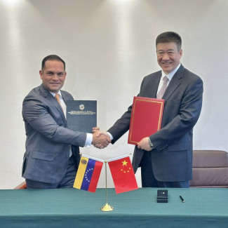 Venezuela y China formalizan los acuerdos para el inicio de vuelos comerciales entre ambos países