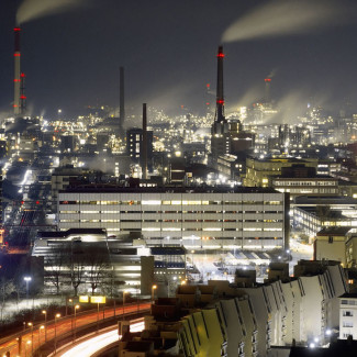Archivo - Complejo industrial alemán (fábricas-polución)