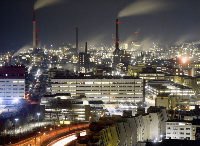 Archivo - Complejo industrial alemán (fábricas-polución)