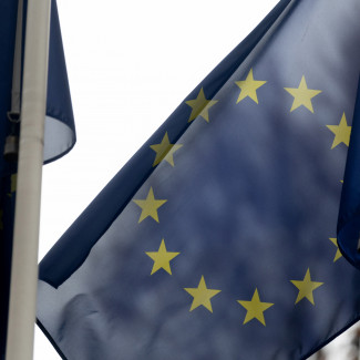 Archivo - Una bandera de la Unión Europea