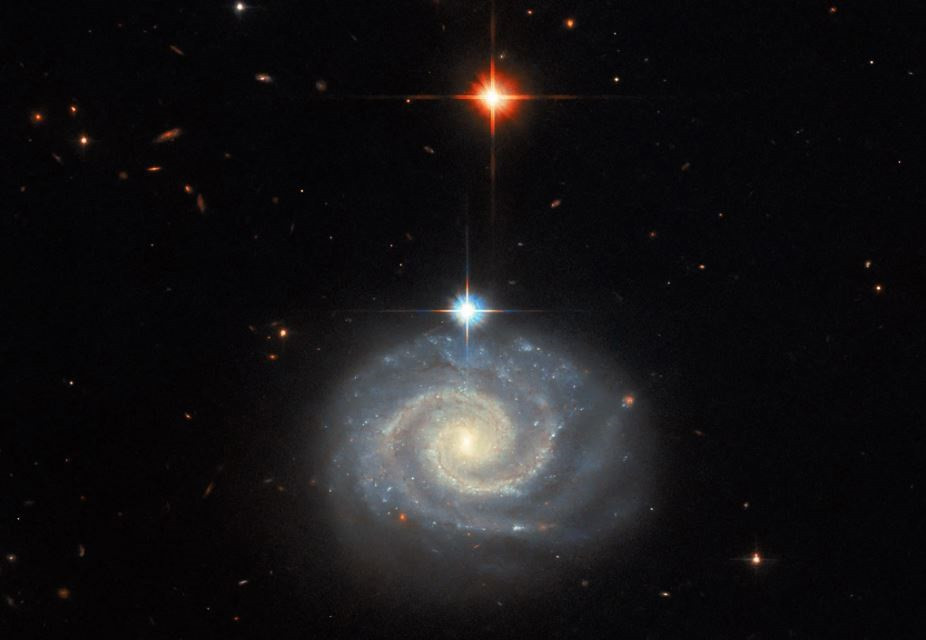 Hubble wykrywa galaktykę emitującą „zakazane” światło.