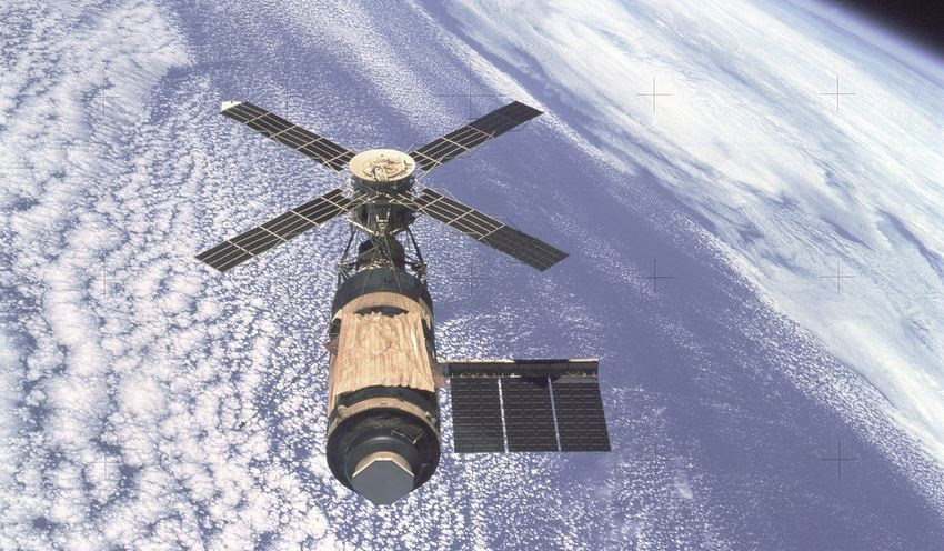 %name El Misterioso Objeto Rojo del Skylab III: Un Avistamiento No Identificado en las Crónicas de la NASA