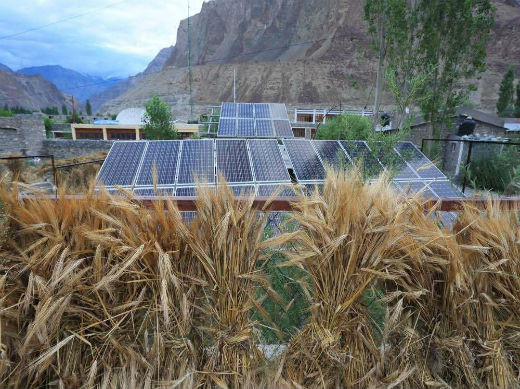 India rural paneles solares ok