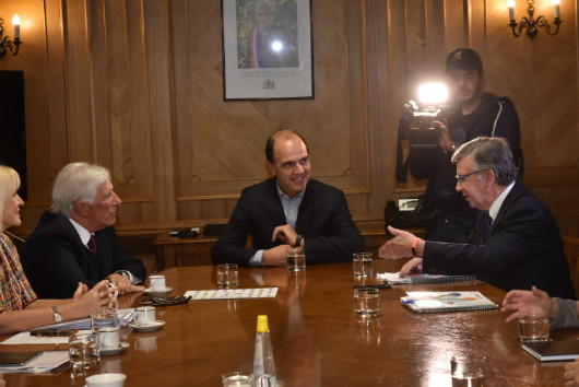 Reunion ministro con alcaldes de vitacura y las condes007