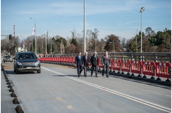 Piu00f1era abre puente Caucau