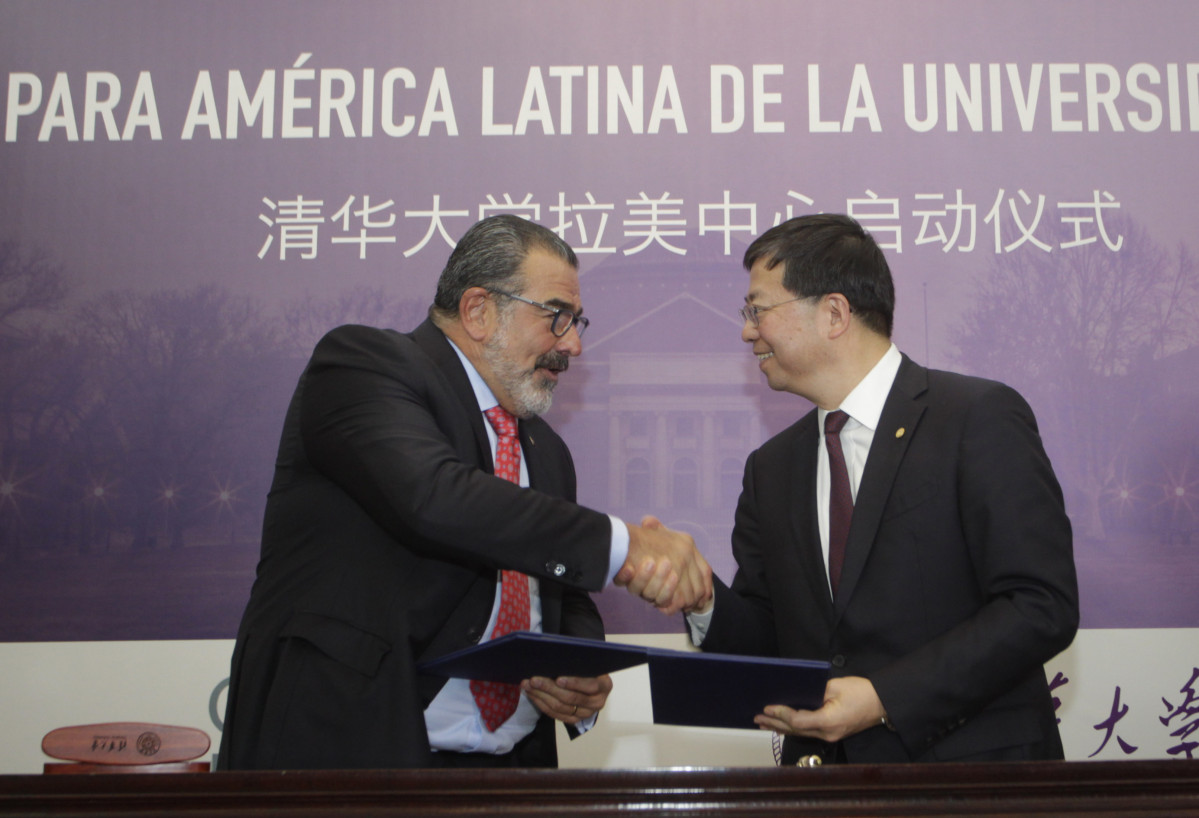 Firma Convenio Grupo Luksic   Tsinghua 3