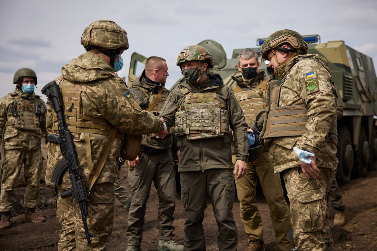 EuropaPress 3670702 volodimir zelenski visita frente combate ucrania