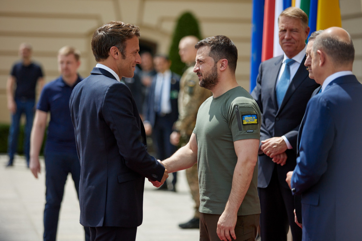 EuropaPress 4524739 presidente francia emmanuel macron presidente ucrania volodirmir zelenski
