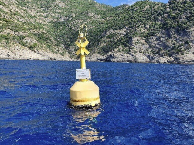 Boya delimitadora de la zona de protección integral del área marina protegida de Portofino.