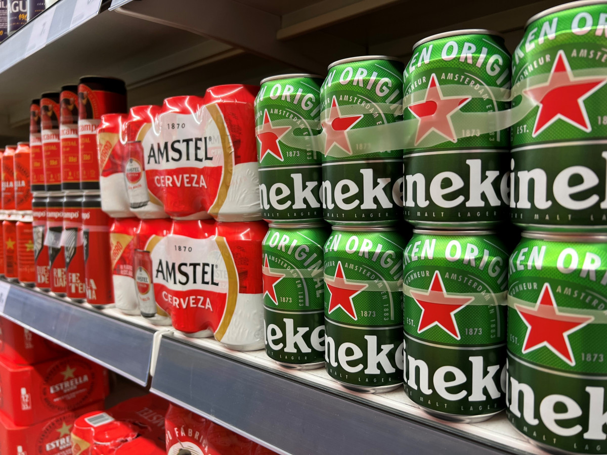 EuropaPress 4185883 latas heineken amstel lineales supermercados