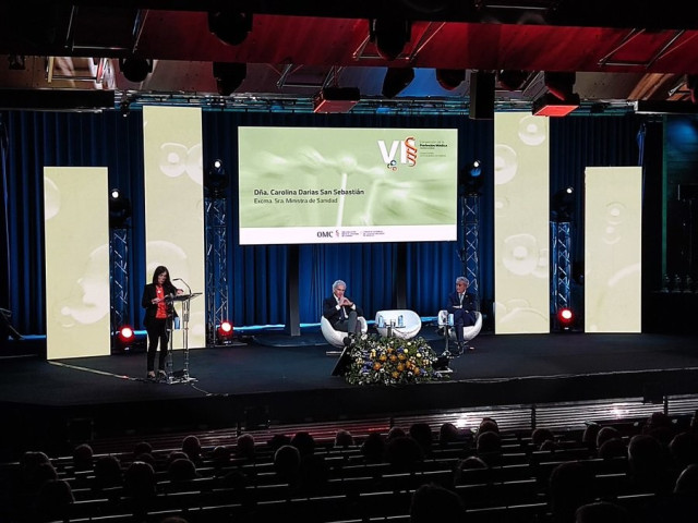 La ministra de Sanidad, Carolina Darias, en el acto de inauguración de la VII Convención de la Profesión Médica que, bajo el lema 'Liderando la profesión. Comprometidos con la sociedad y los médicos'. En Madrid (España), a 3 de noviembre de 2022.