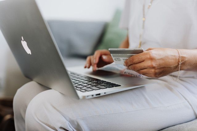 Consejos de Avast para evitar los peligros de compra online durante el Black Friday.