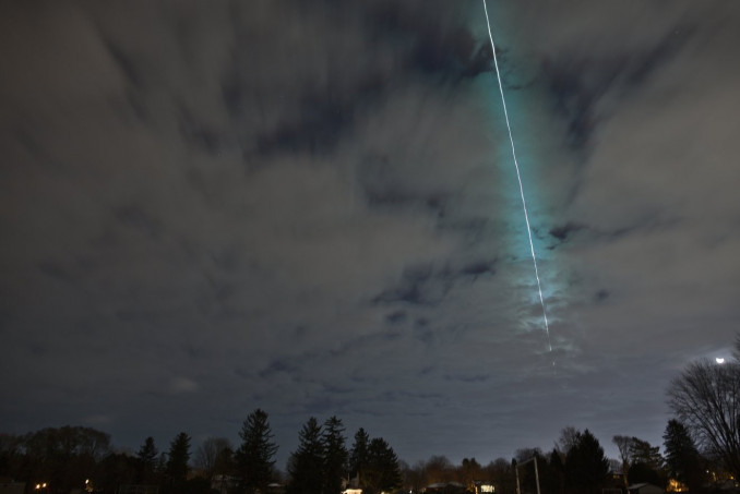 Esta fotografía de lapso de tiempo fue tomada por el astrónomo Robert Weryk cerca de su casa en Londres, Ontario, Canadá.