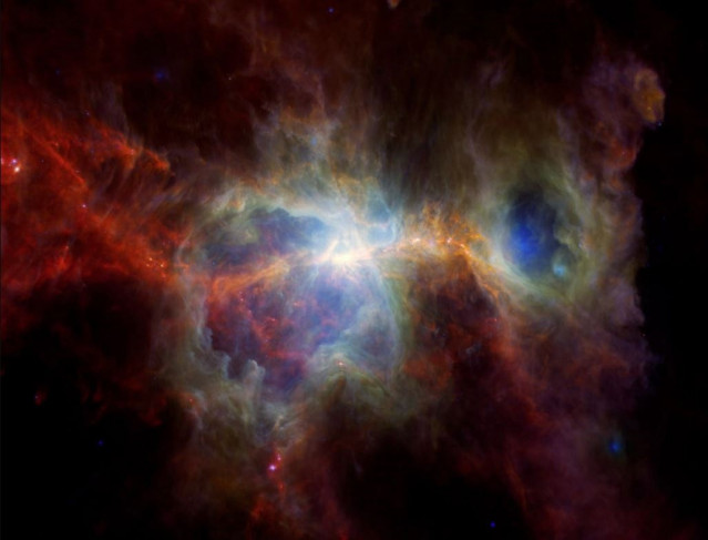 Esta imagen infrarroja de la Nebulosa de Orión presenta mucho polvo pero ninguna estrella.