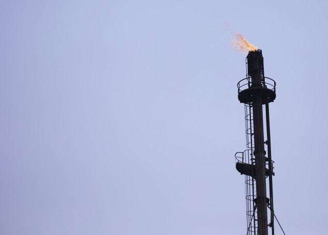 El Brent y el WTI repuntan este lunes ante el inicio del tope al crudo ruso y la decisión de la OPEP+