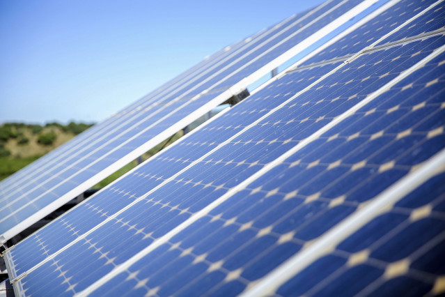 Archivo - Placas solares.