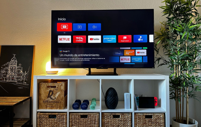 Televisor de la serie TCL C73