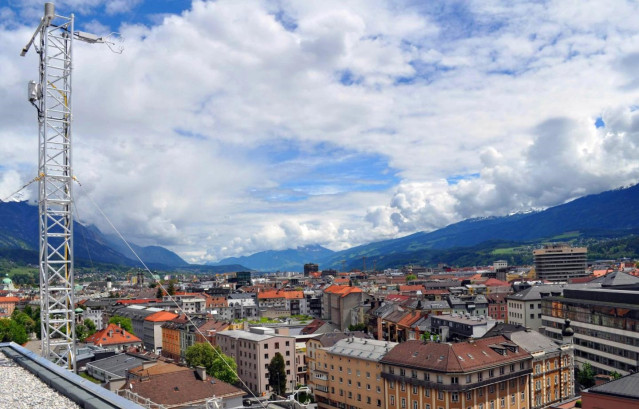 El Observatorio Atmosférico de Innsbruck está situado en la azotea de la Casa Bruno Sander de la Universidad de Innsbruck, en el centro de la capital tirolesa.