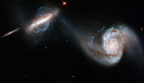 Dos galaxias en interacción vistas desde el telescopio espacial Hubble: