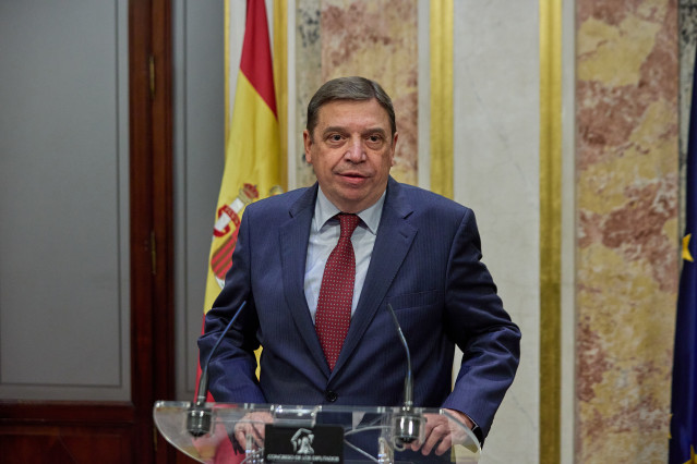 Archivo - El ministro de Agricultura, Pesca y Alimentación, Luis Planas