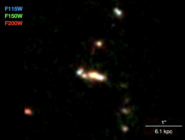 Un grupo de pequeñas galaxias, vistas casi 13.000 millones de años atrás en el tiempo, probablemente en proceso de formación de una galaxia masiva.