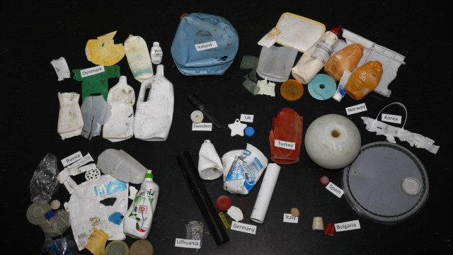 Desechos plásticos arrastrados por la corriente en el Ártico clasificados por país de origen