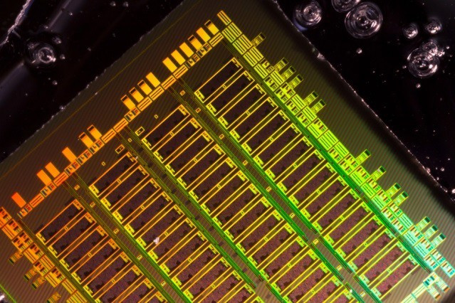 Archivo - Imagen de un microchip.