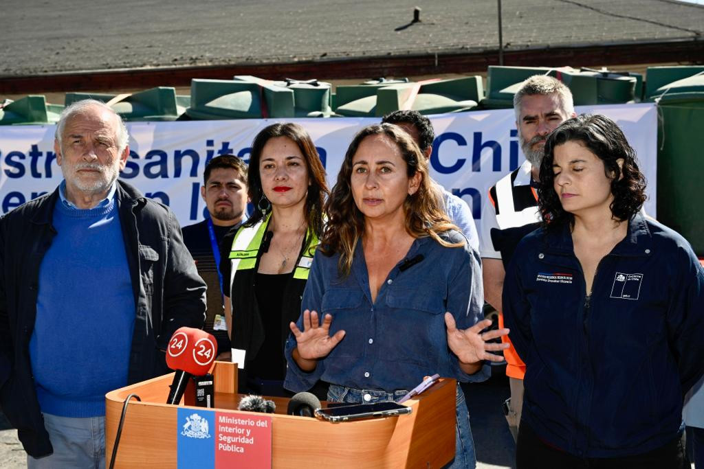 Ministro de Vivienda y Urbanismo, Carlos Montes; Alcaldesa de Santa Juana, Ana Albornoz; Presidenta de Andess, Lorena Schmitt; y la Delegada Presidencial, Daniela Dresdner