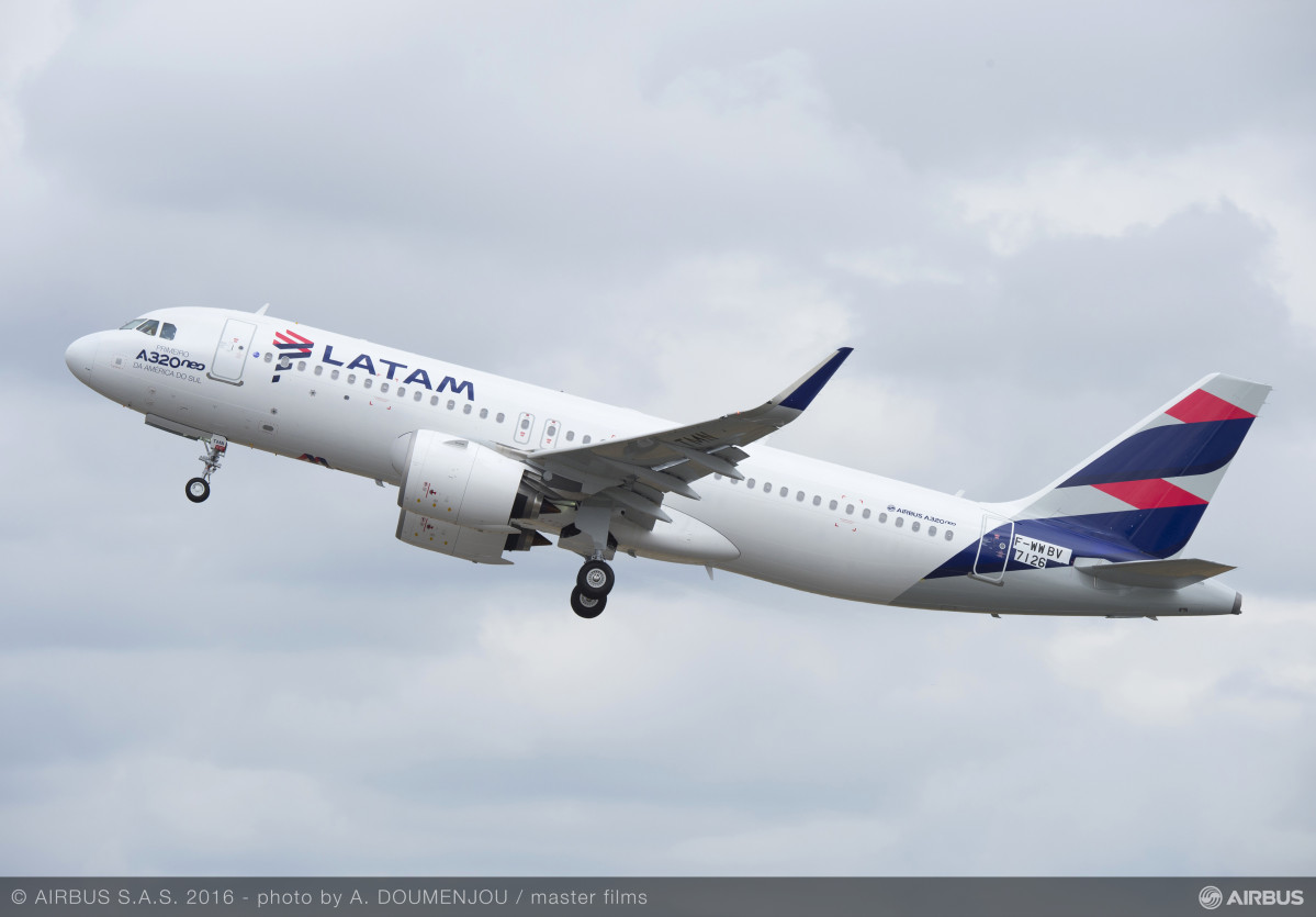 A320neo LATAM MSN7126 take off 017