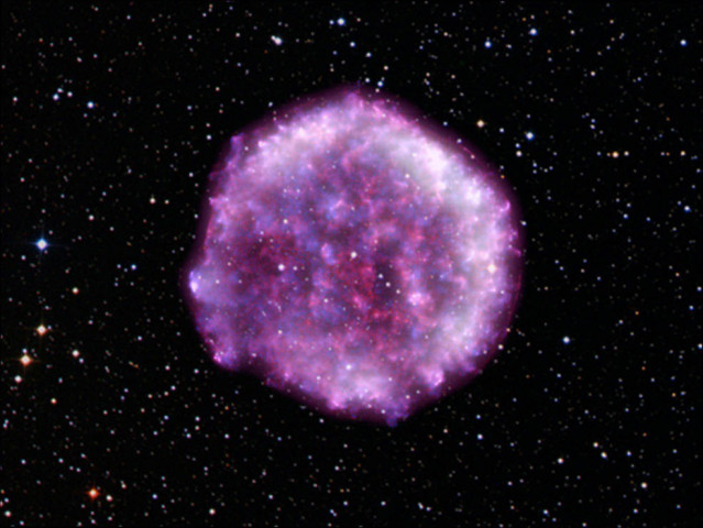 Utilizando datos del Explorador de Polarimetría de Rayos X por Imágenes (IXPE) de la NASA, investigadores han descubierto nueva información sobre el remanente de supernova Tycho, una estrella cuya explosión se vió en la Tierra en 1572