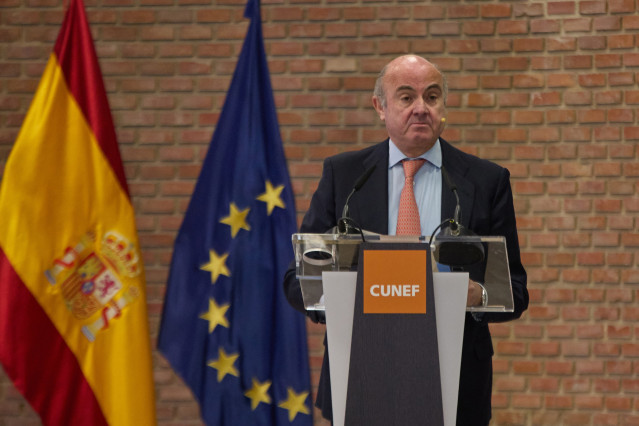 El vicepresidente del Banco Central Europeo (BCE), Luis de Guindos, interviene en un acto en el Colegio Universitario de Estudios Financieros (CUNEF) de Madrid, a 3 de marzo de 2023, en Madrid (España). La jornada de hoy está marcada por la publicación de