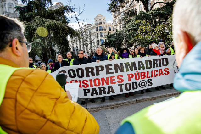 Archivo - Manifestación en defensa del sistema público de pensiones en enero de 2023.
