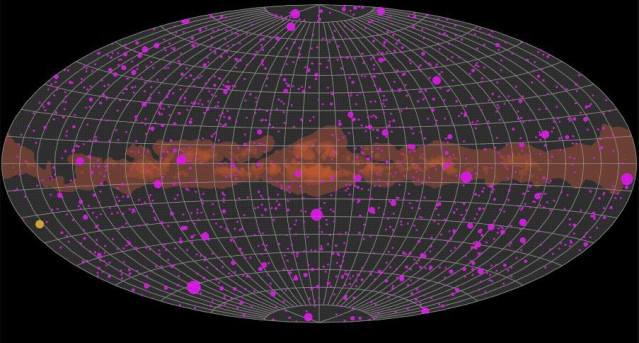 Espectáculo de fuegos artificiales de rayos gamma cósmicos utilizando solo un año de datos del Telescopio de área grande (LAT) a bordo del Telescopio espacial de rayos gamma Fermi de la NASA.