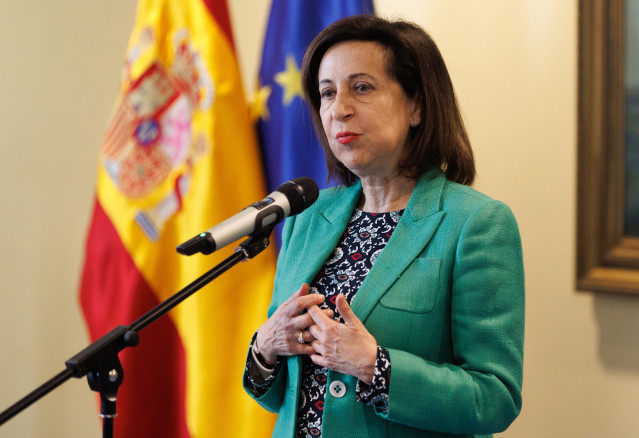 La ministra de Defensa, Margarita Robles, interviene durante la entrega del premio 'Soldado Idoia Rodríguez', en el Ministerio de Defensa