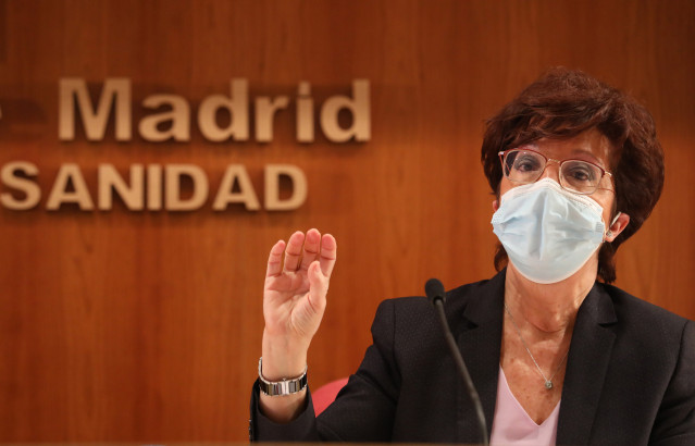 Archivo - La directora general de Salud Pública, Elena Andradas, en una comparecencia para actualizar la información sobre la situación epidemiológica y asistencial por coronavirus en la región, a 28 de diciembre de 2021, en Madrid, (España). Durante su i