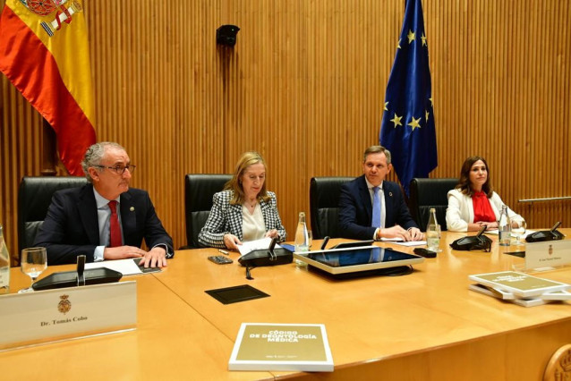 El ministro de Sanidad, José Manuel Miñones, durante la presentación del nuevo Código de Deontología Médica en el Congreso de los Diputados. En Madrid (España), a 30 de marzo de 2023.