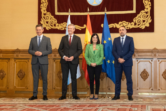 Archivo - El delegado del Gobierno en Galicia, José Miñones; el presidente de la Xunta, Alfonso Rueda; la ministra de Sanidad, Carolina Darias;  y el consejero de Sanidad gallego, Julio García Comesaña; antes del Consejo Interterritorial, a 7 de octubre d