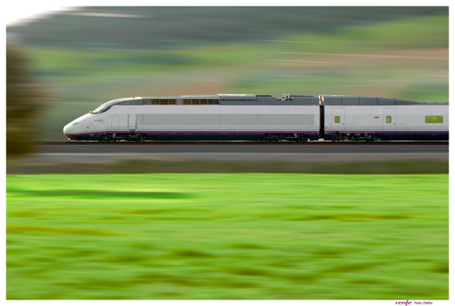 Archivo - Tren AVE