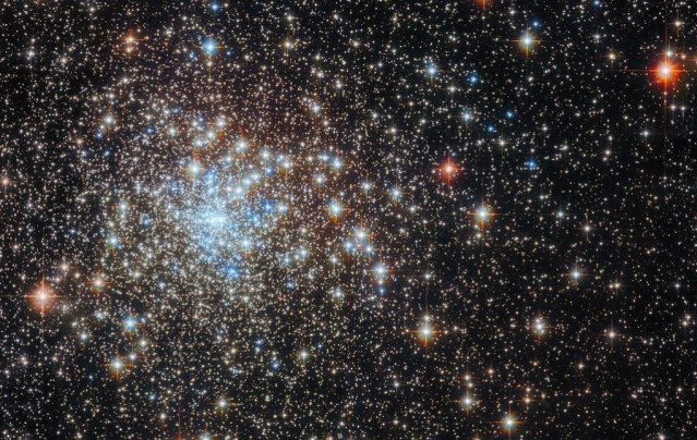 Cúmulo globular NGC 6325