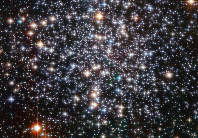Una imagen del Telescopio Espacial Hubble del cúmulo estelar globular, Messier 4.