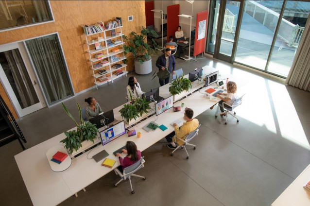 Espacio compartido en oficina con soluciones de Logitech