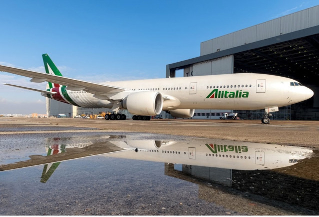 Archivo - Avión de Alitalia