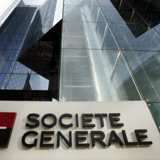 Archivo - Logo de Société Générale frente a un edificio.