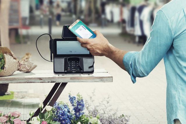 Archivo - Samsung Pay  Galaxy Smartphone pago móvil
