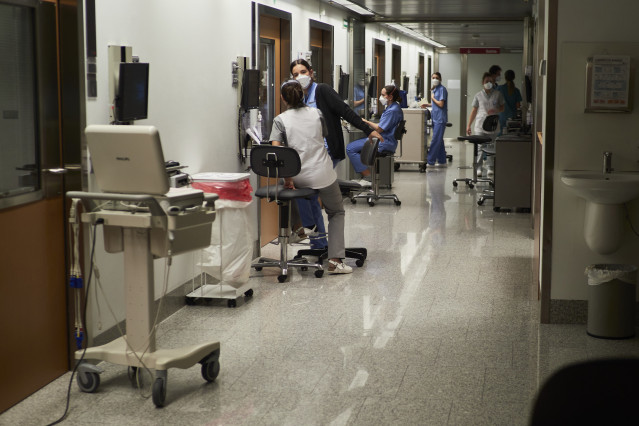 Archivo - Personal sanitario en las instalaciones del Centro de Investigaciones Médicas Aplicadas (CIMA) de la Universidad de Navarra, en Pamplona, Navarra, (España), a 10 de noviembre de 2020.