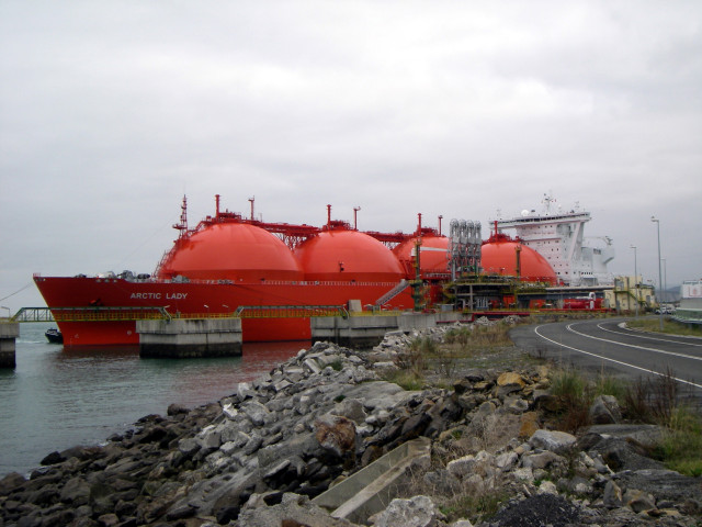 Archivo - Barco metanero.